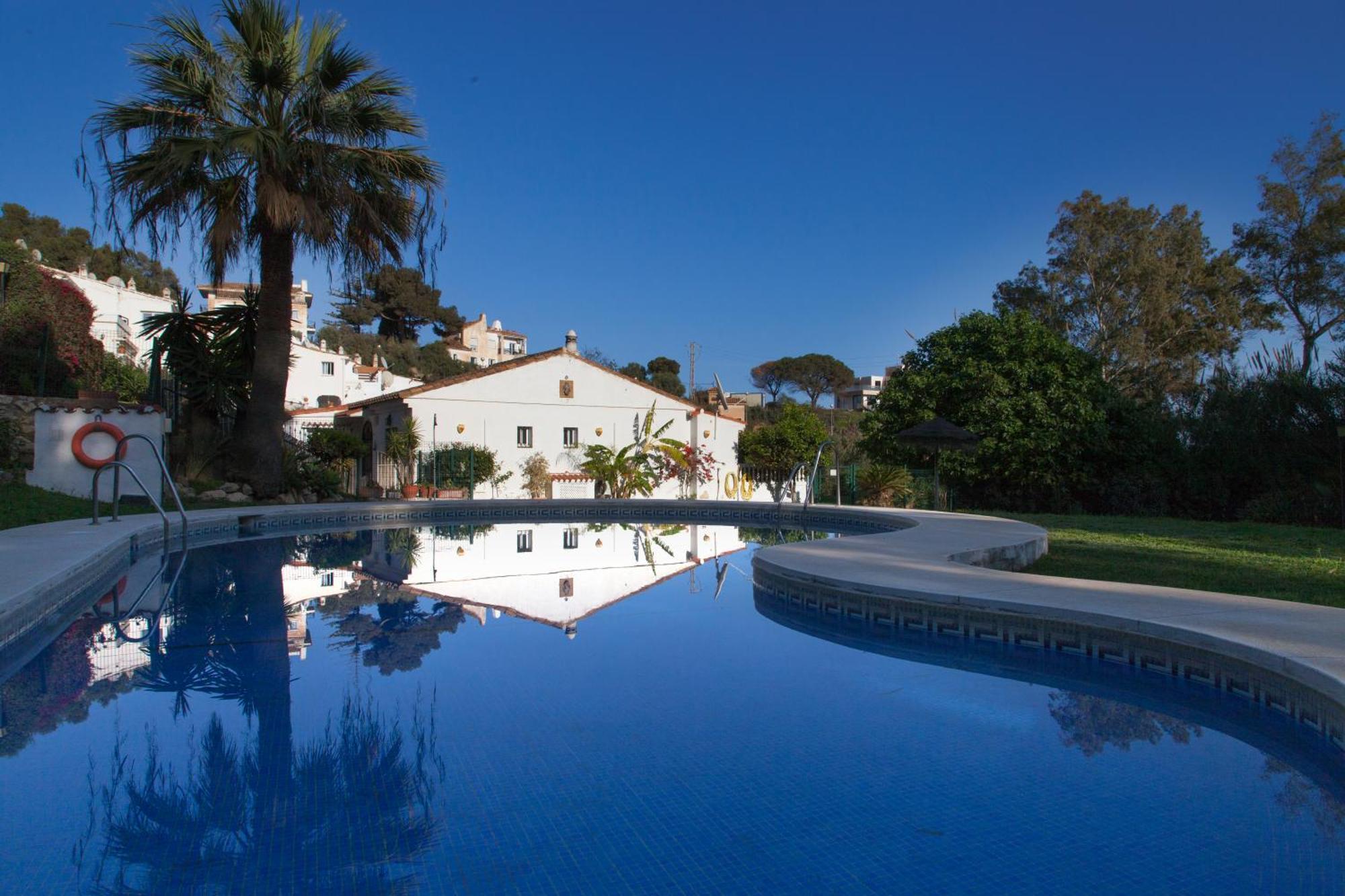 Hébergement de vacances Agradable Adosado Con Piscina La Hidalga *
