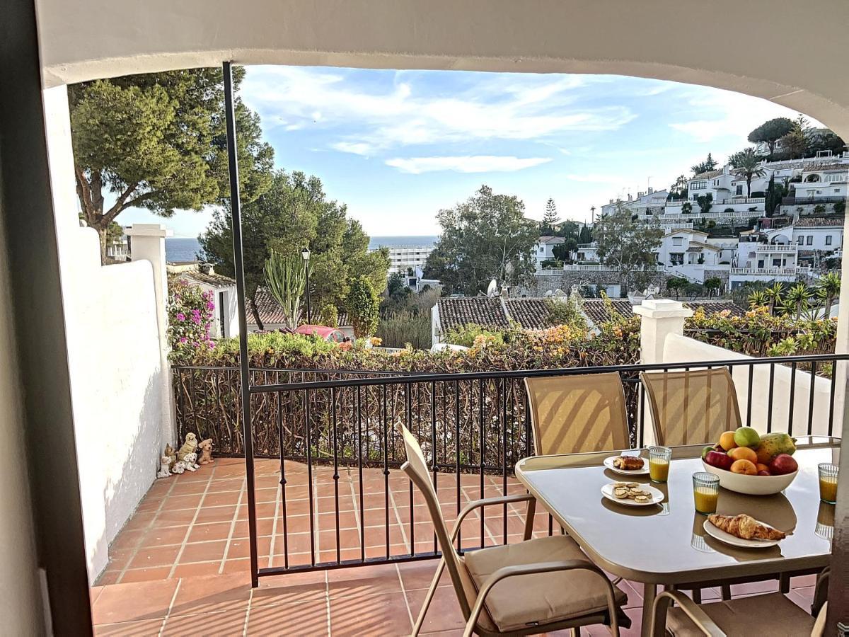 Agradable Adosado Con Piscina La Hidalga Casa de Férias *