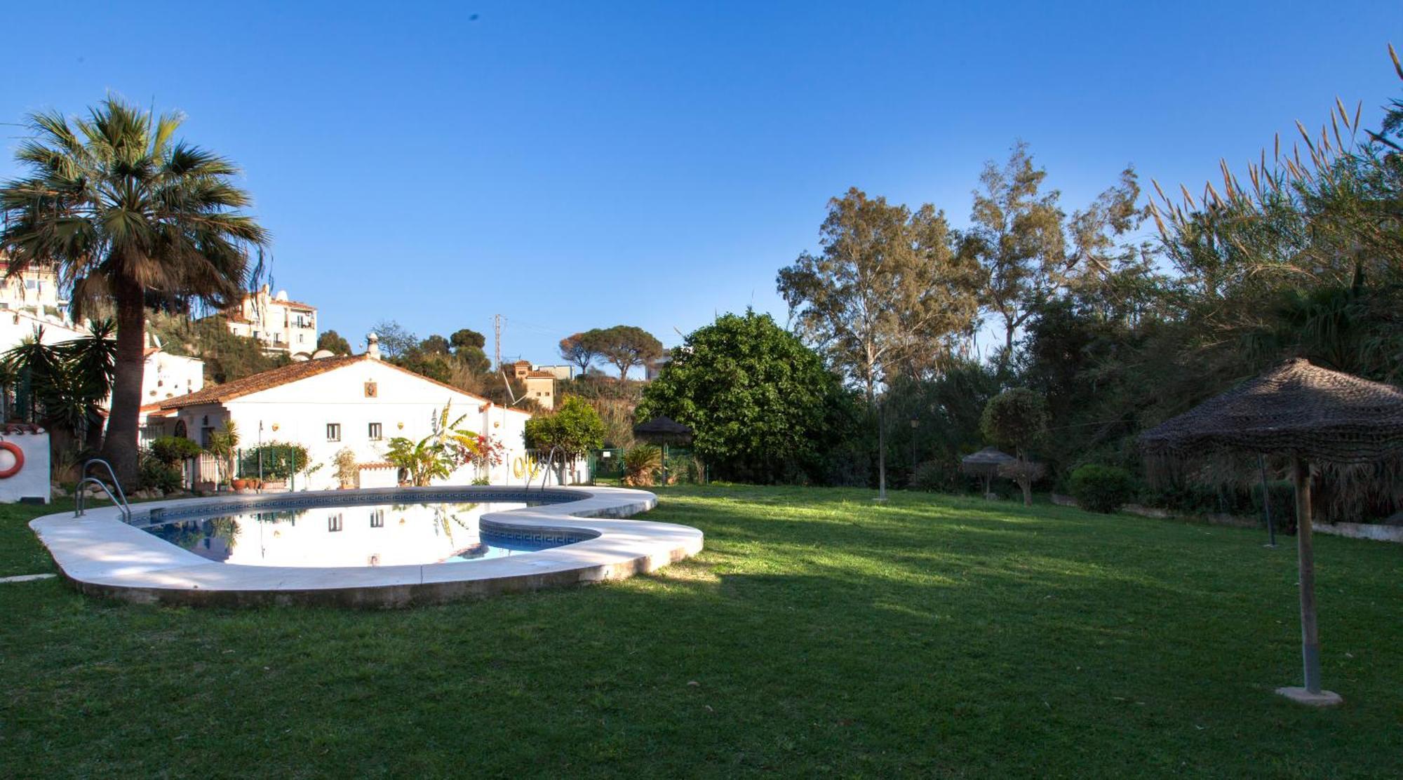 Agradable Adosado Con Piscina La Hidalga Casa de Férias