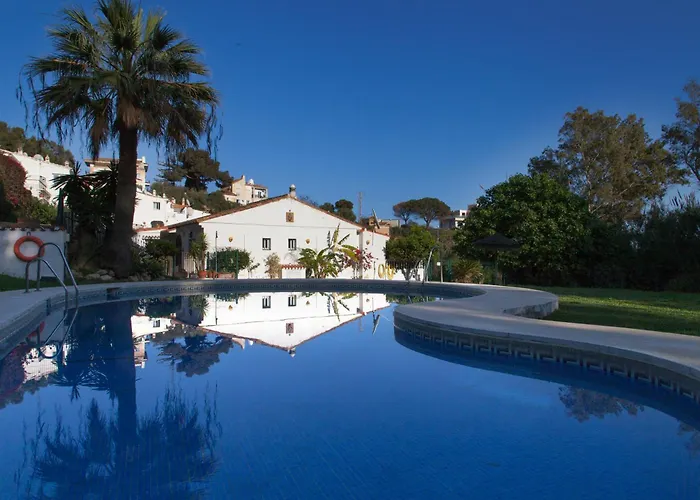 Agradable Adosado Con Piscina La Hidalga
